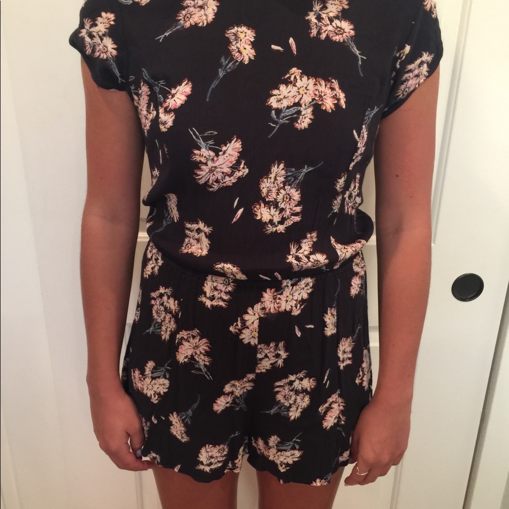 Billabong Romper SizeLarge